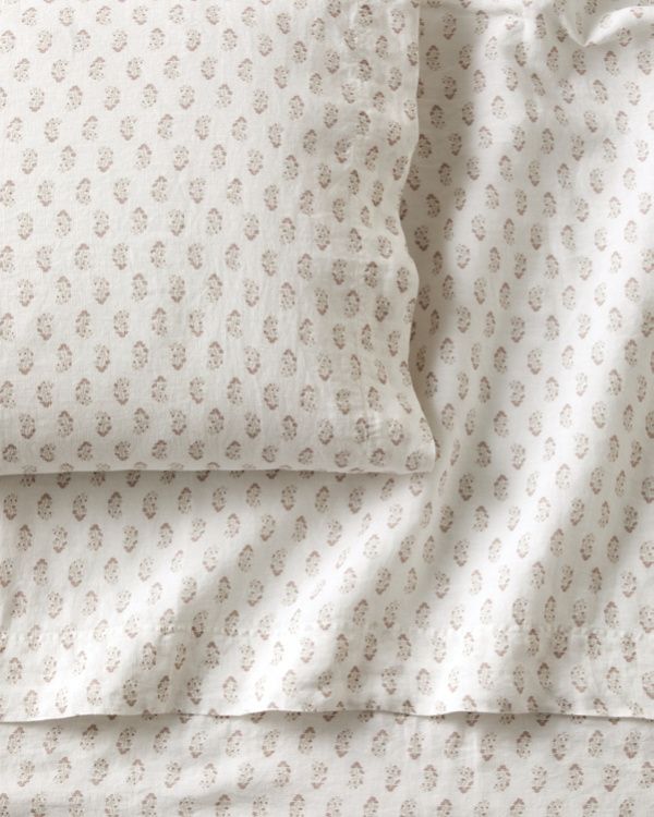 Artful Pattern Relaxed Linen Fitted Sheet - Queen - Oatmeal Paisley