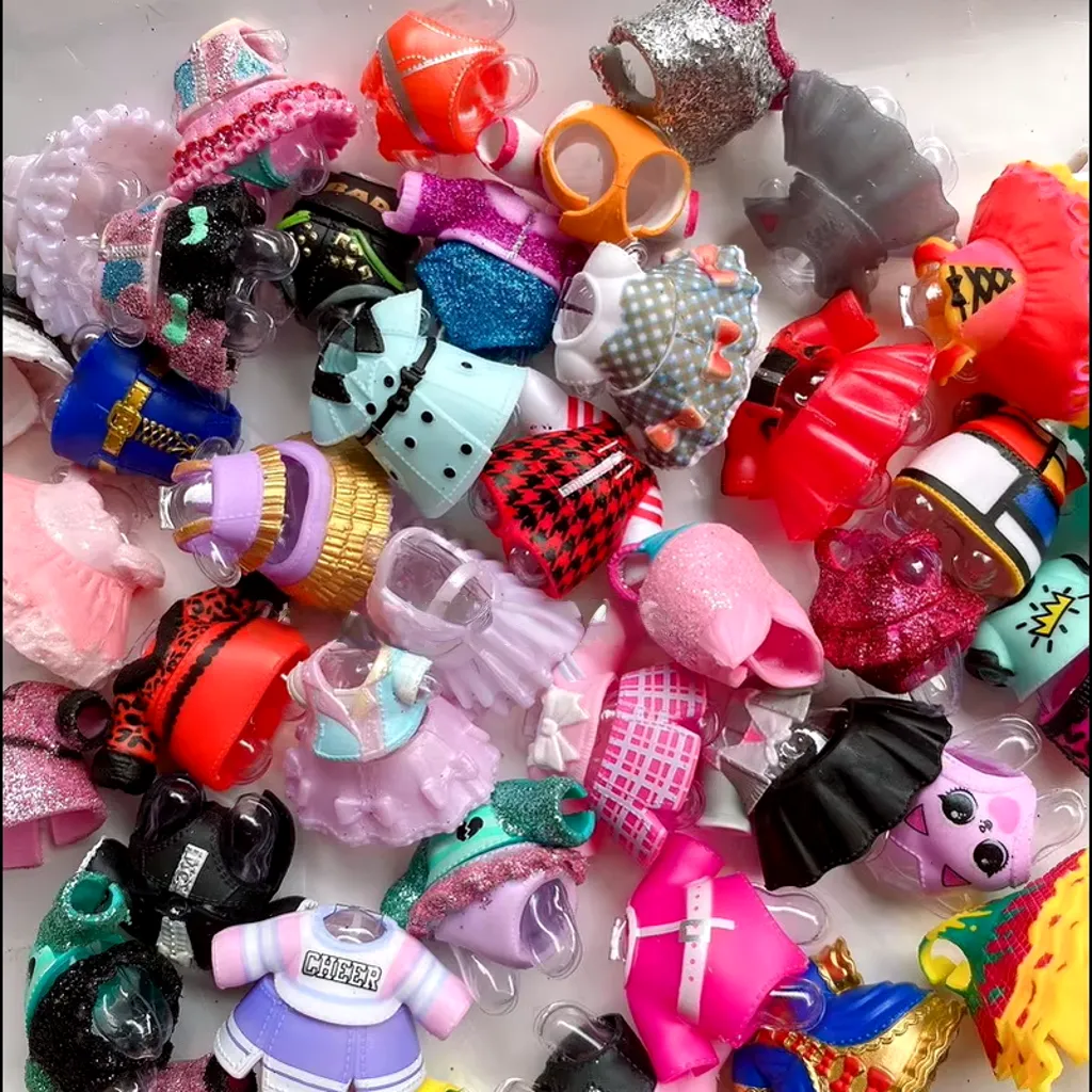 Description Picture 6 of item3 Pcs / Lot Genuine Originate Surprise Dolls Clothes For Toys LOLS Dolls Figure Toys Accessories Dolls Toy Gift For Girls